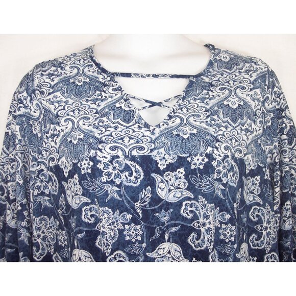 NEW Avenue 26/28 Blue Paisley Sharkbite 3/4 Sleeves Caged V-Neck Women's Plus - Picture 4 of 13
